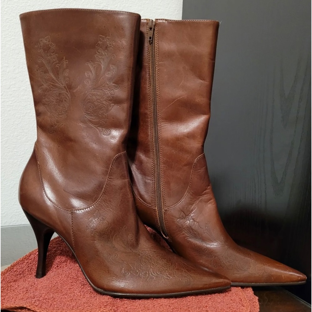 Matisse leather boot with detailed design. Very good condition.